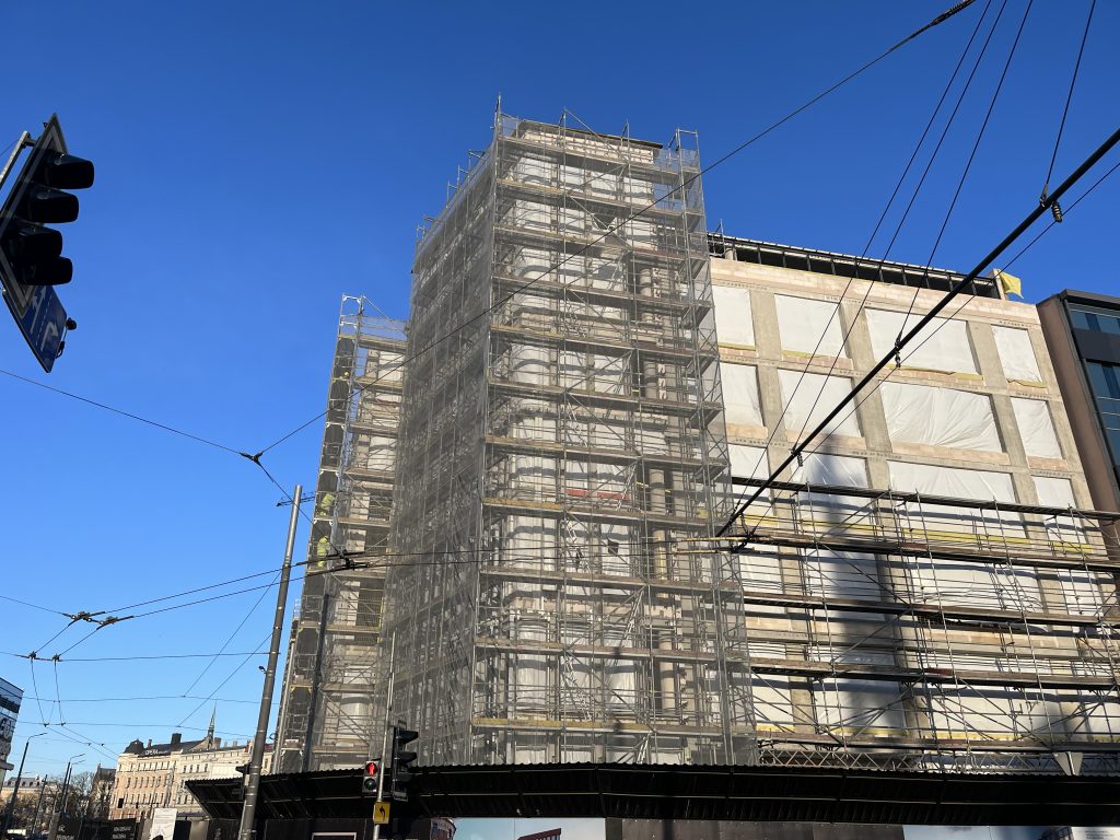 building successful relations between general contractor and contractor